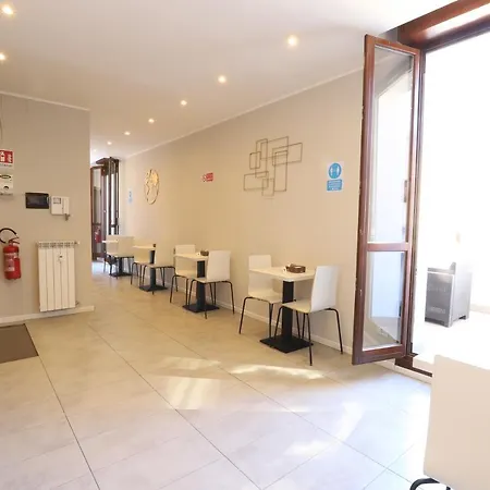 卡罗哥尔多尼酒店 2*
